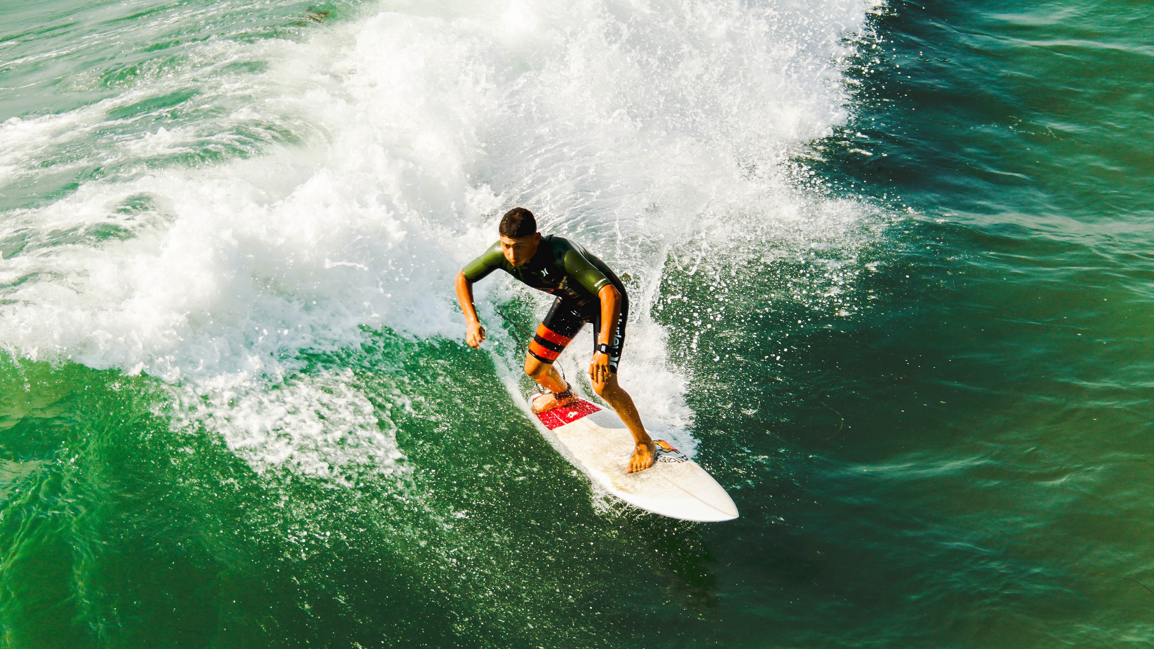 爱游戏体育平台-“惊心瞬间：赛场上的火花四溅”